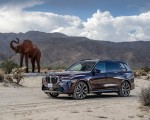 2023 BMW X7 M60i xDrive (Color: Ametrin; US-Spec) Front Three-Quarter Wallpapers 150x120 (17)