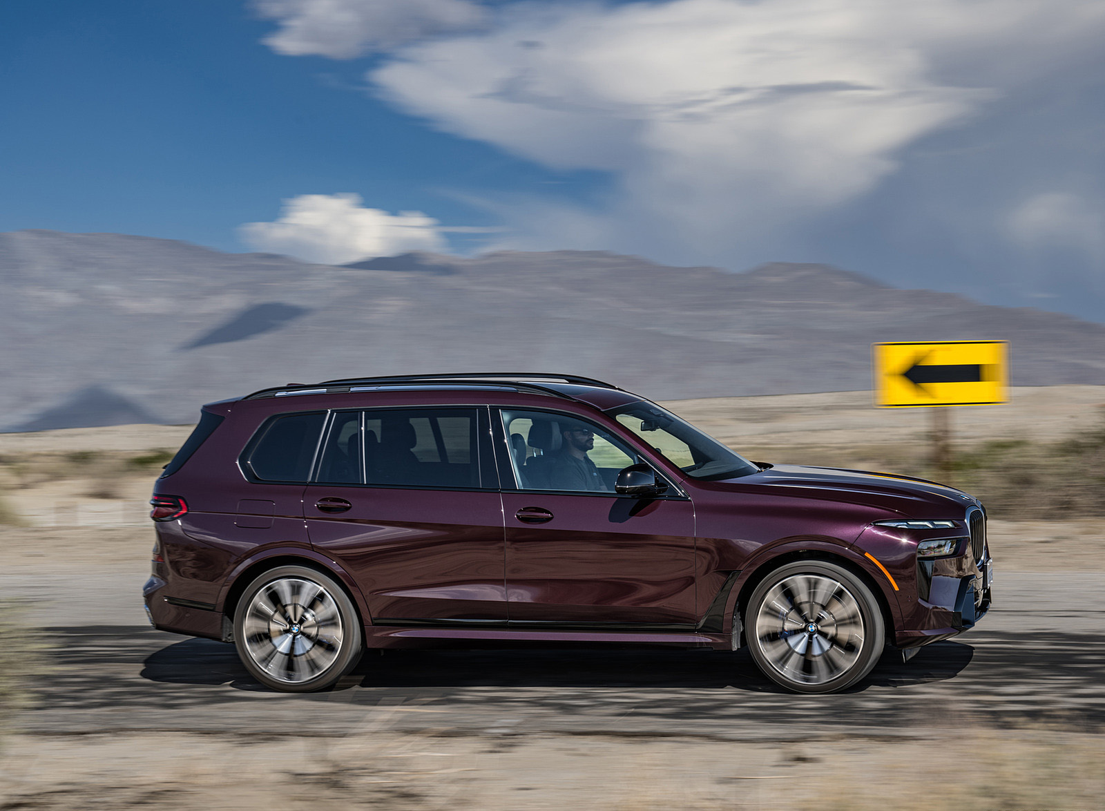 2023 BMW X7 M60i xDrive (Color: Ametrin; US-Spec) Side Wallpapers (5)