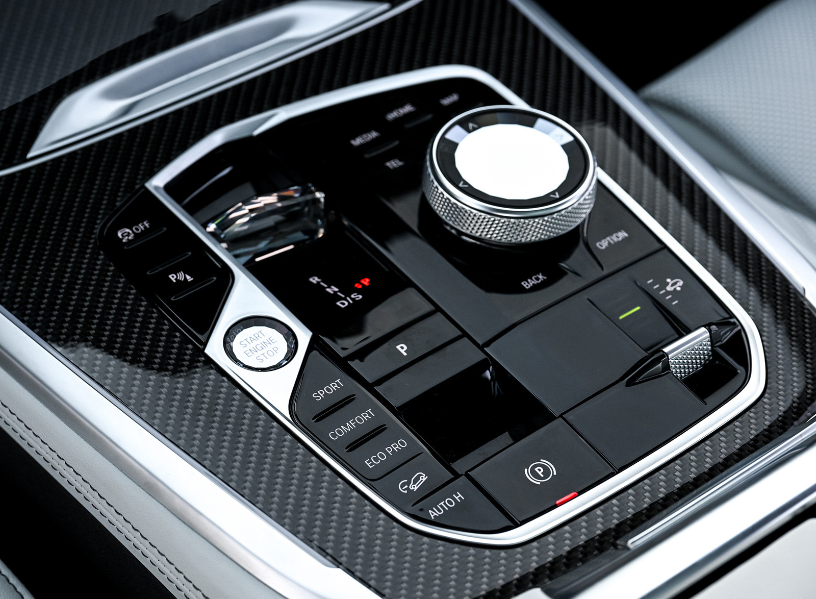 2023 BMW X7 M60i xDrive (Color: Frozen Grey; US-Spec) Central Console Wallpapers #83 of 254