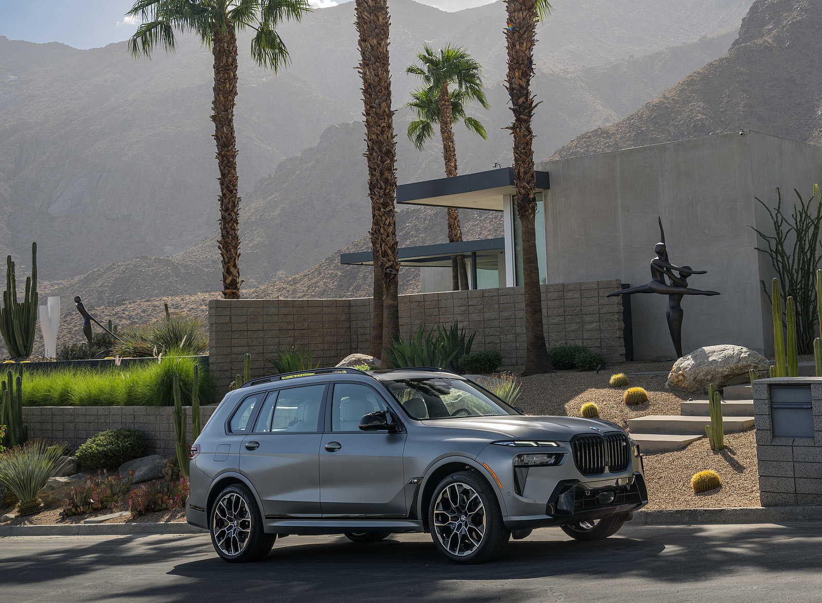 2023 BMW X7 M60i xDrive (Color: Frozen Grey; US-Spec) Front Three-Quarter Wallpapers #57 of 254
