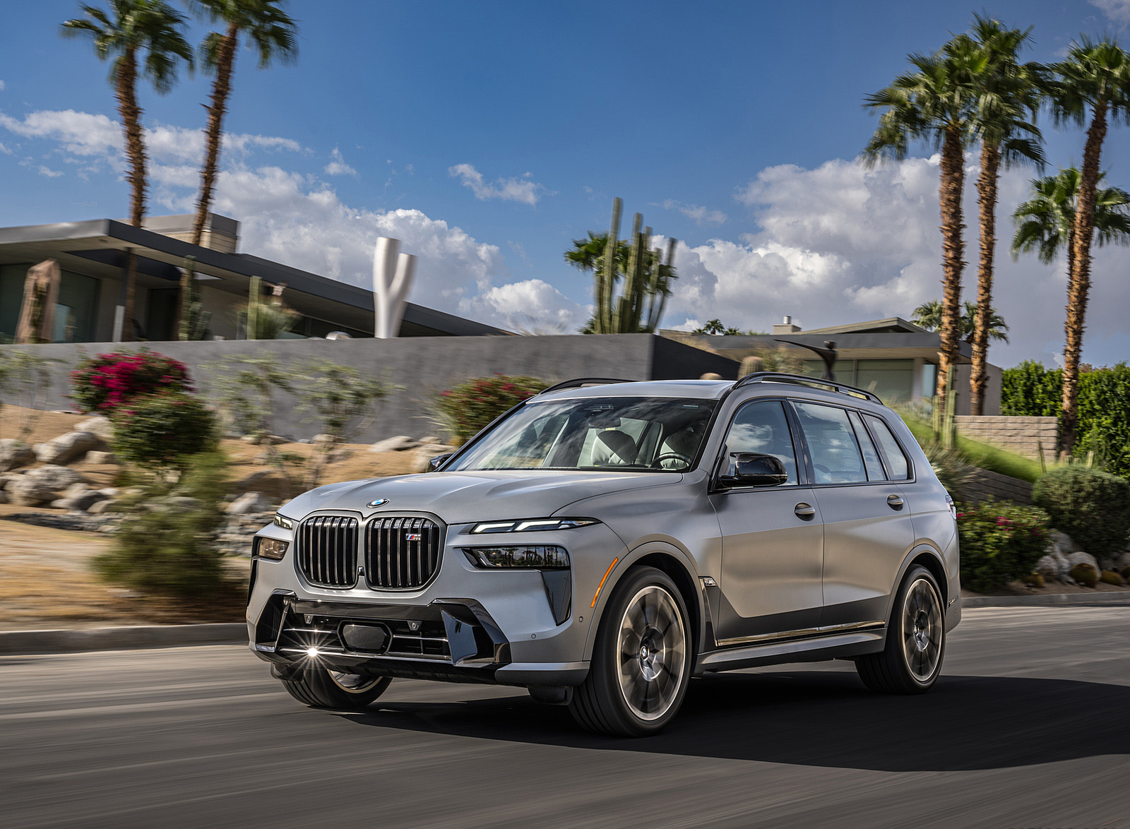 2023 BMW X7 M60i xDrive (Color: Frozen Grey; US-Spec) Front Three-Quarter Wallpapers #47 of 254