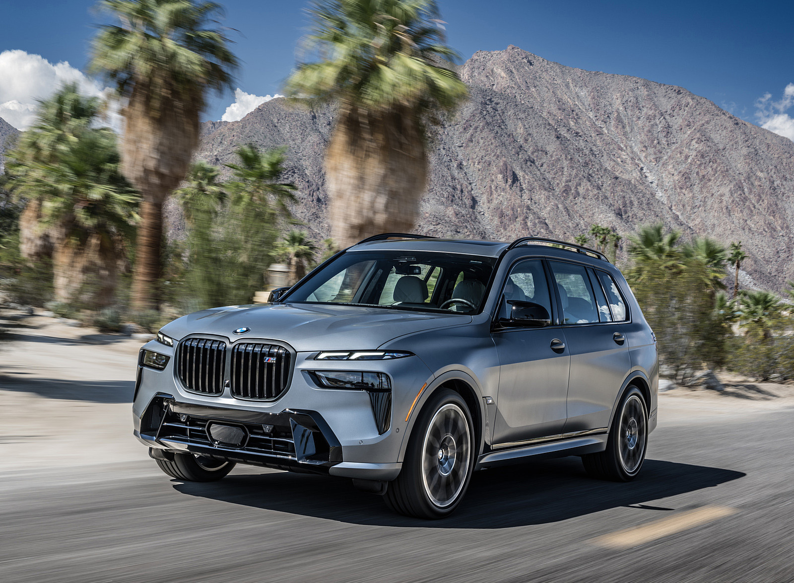 2023 BMW X7 M60i xDrive (Color: Frozen Grey; US-Spec) Front Three-Quarter Wallpapers #30 of 254