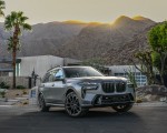 2023 BMW X7 M60i xDrive (Color: Frozen Grey; US-Spec) Front Three-Quarter Wallpapers 150x120