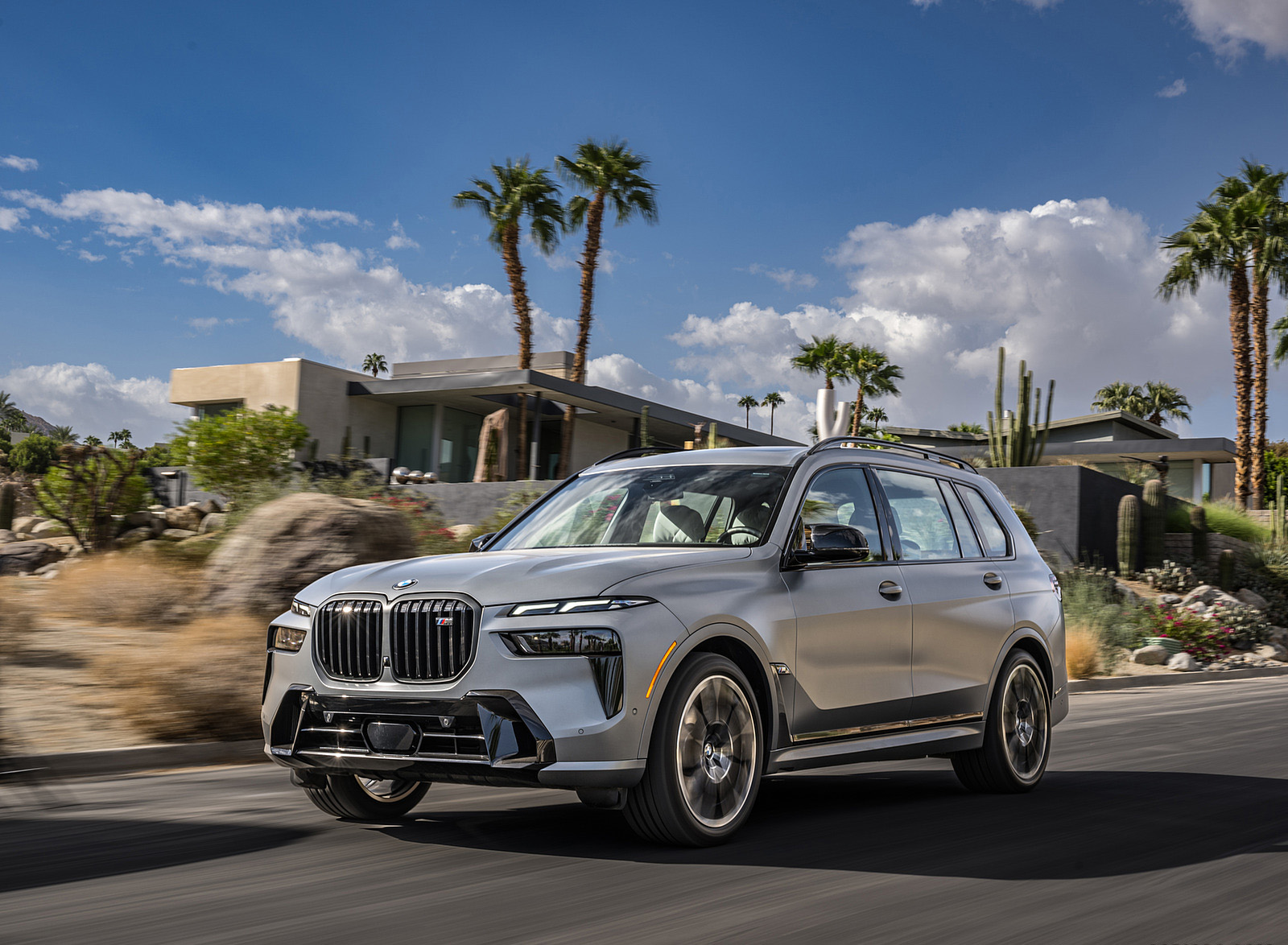 2023 BMW X7 M60i xDrive (Color: Frozen Grey; US-Spec) Front Three-Quarter Wallpapers #48 of 254