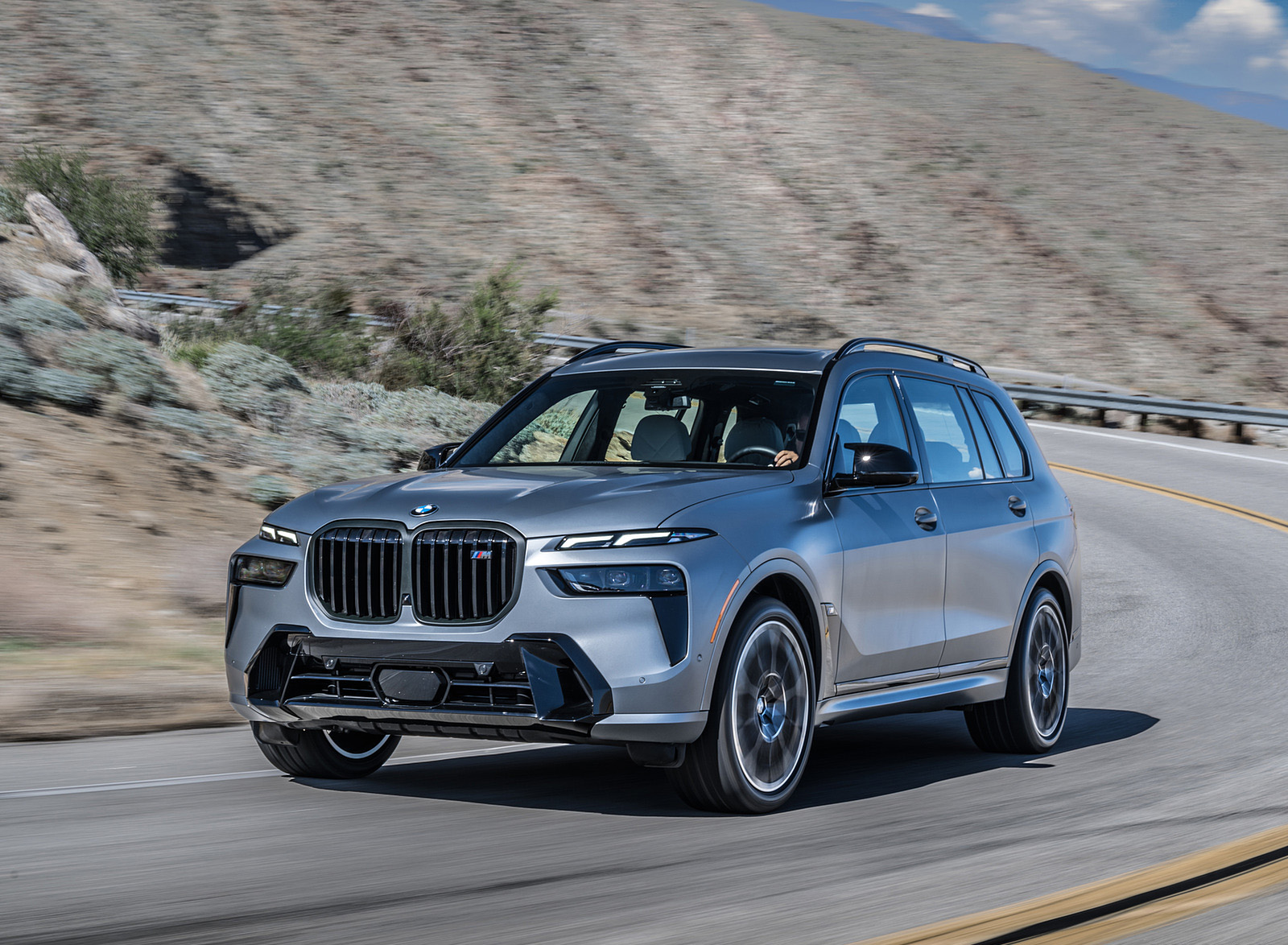 2023 BMW X7 M60i xDrive (Color: Frozen Grey; US-Spec) Front Three-Quarter Wallpapers #27 of 254