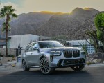 2023 BMW X7 M60i xDrive (Color: Frozen Grey; US-Spec) Front Three-Quarter Wallpapers 150x120