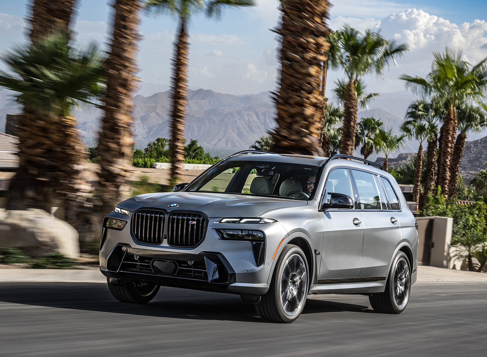 2023 BMW X7 M60i xDrive (Color: Frozen Grey; US-Spec) Front Three-Quarter Wallpapers #49 of 254