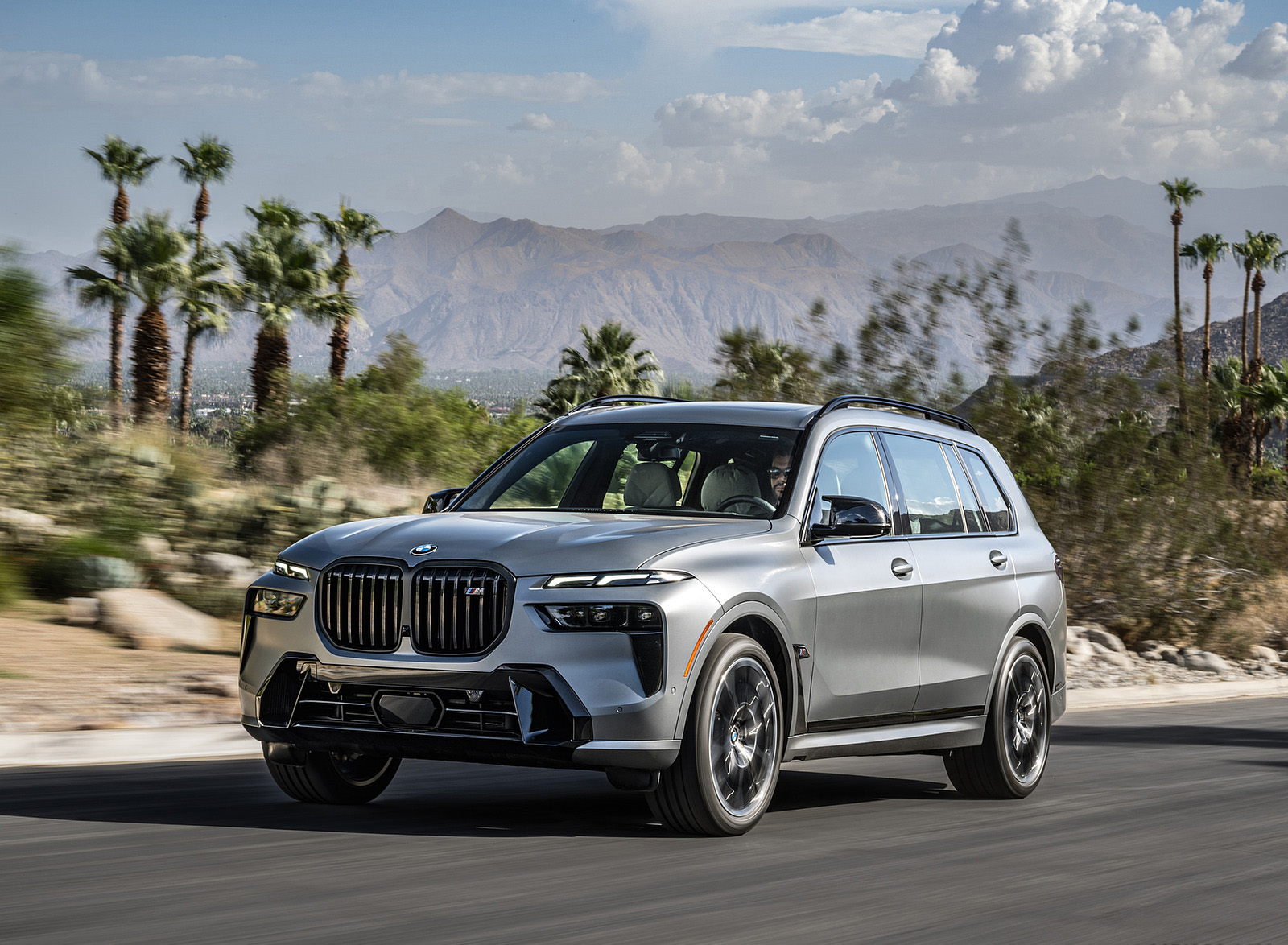 2023 BMW X7 M60i xDrive (Color: Frozen Grey; US-Spec) Front Three-Quarter Wallpapers #50 of 254