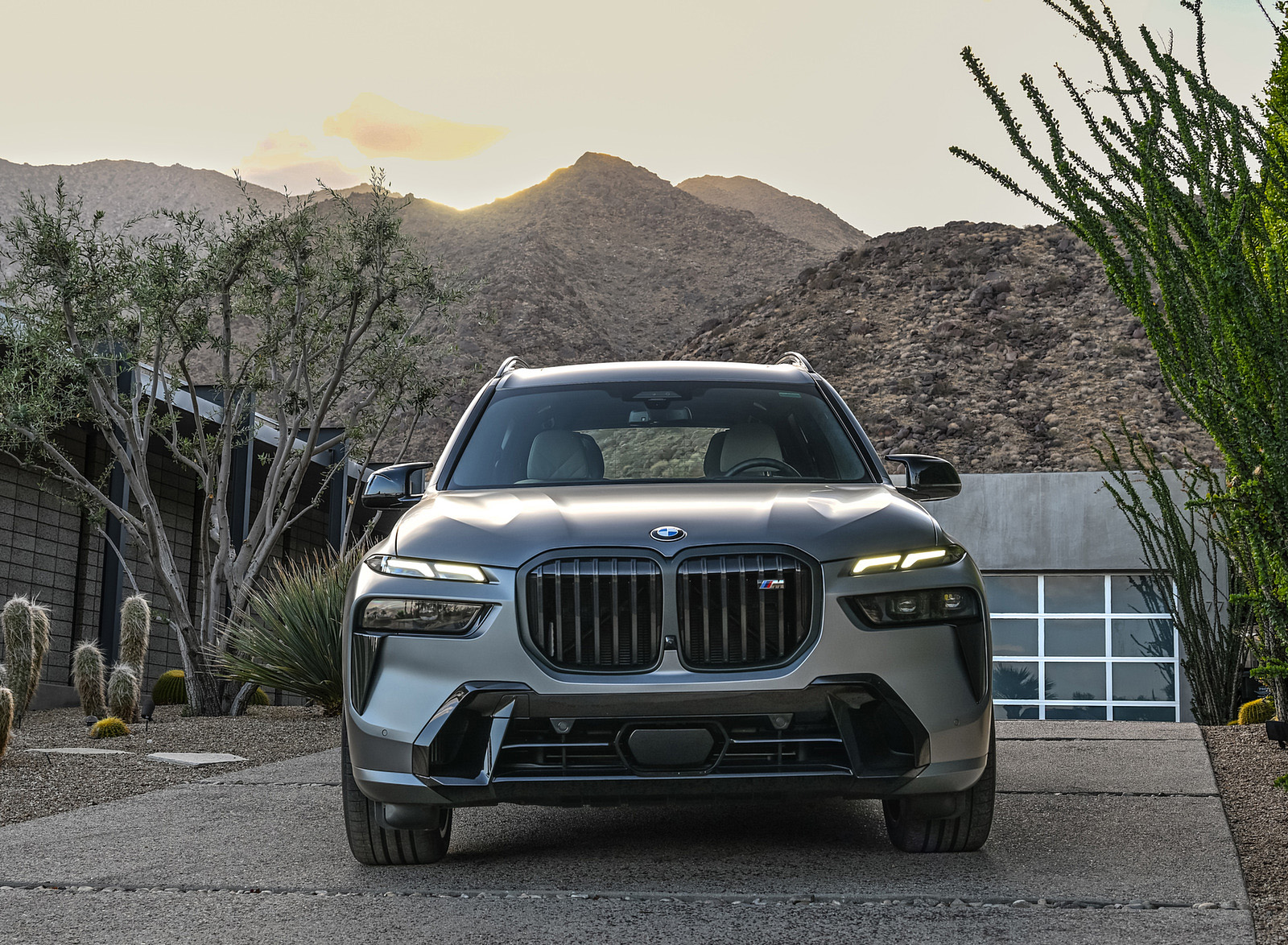2023 BMW X7 M60i xDrive (Color: Frozen Grey; US-Spec) Front Wallpapers #56 of 254