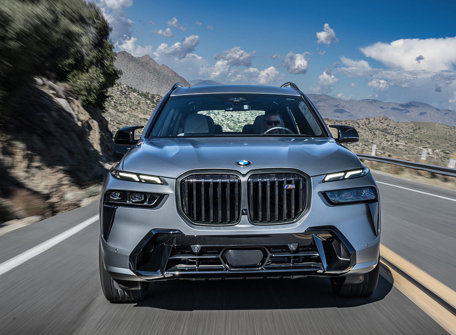 2023 BMW X7 M60i xDrive (Color: Frozen Grey; US-Spec) Front Wallpapers #40 of 254
