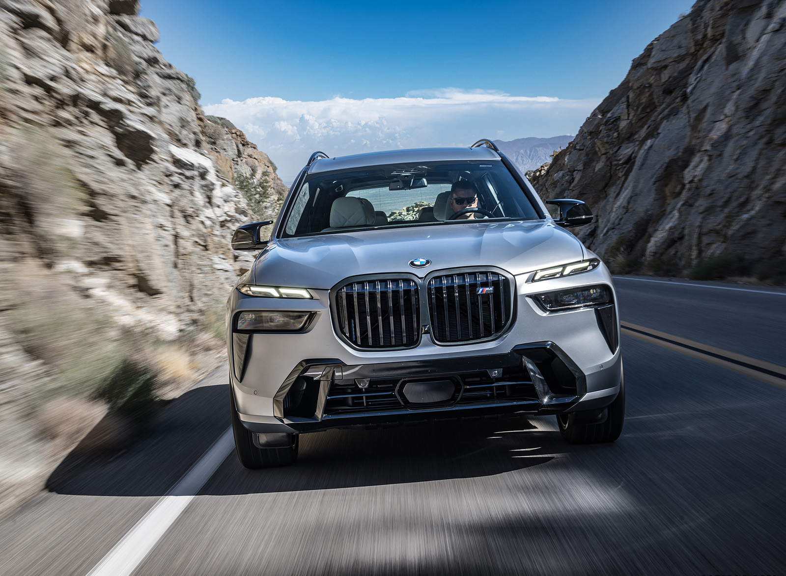 2023 BMW X7 M60i xDrive (Color: Frozen Grey; US-Spec) Front Wallpapers #22 of 254