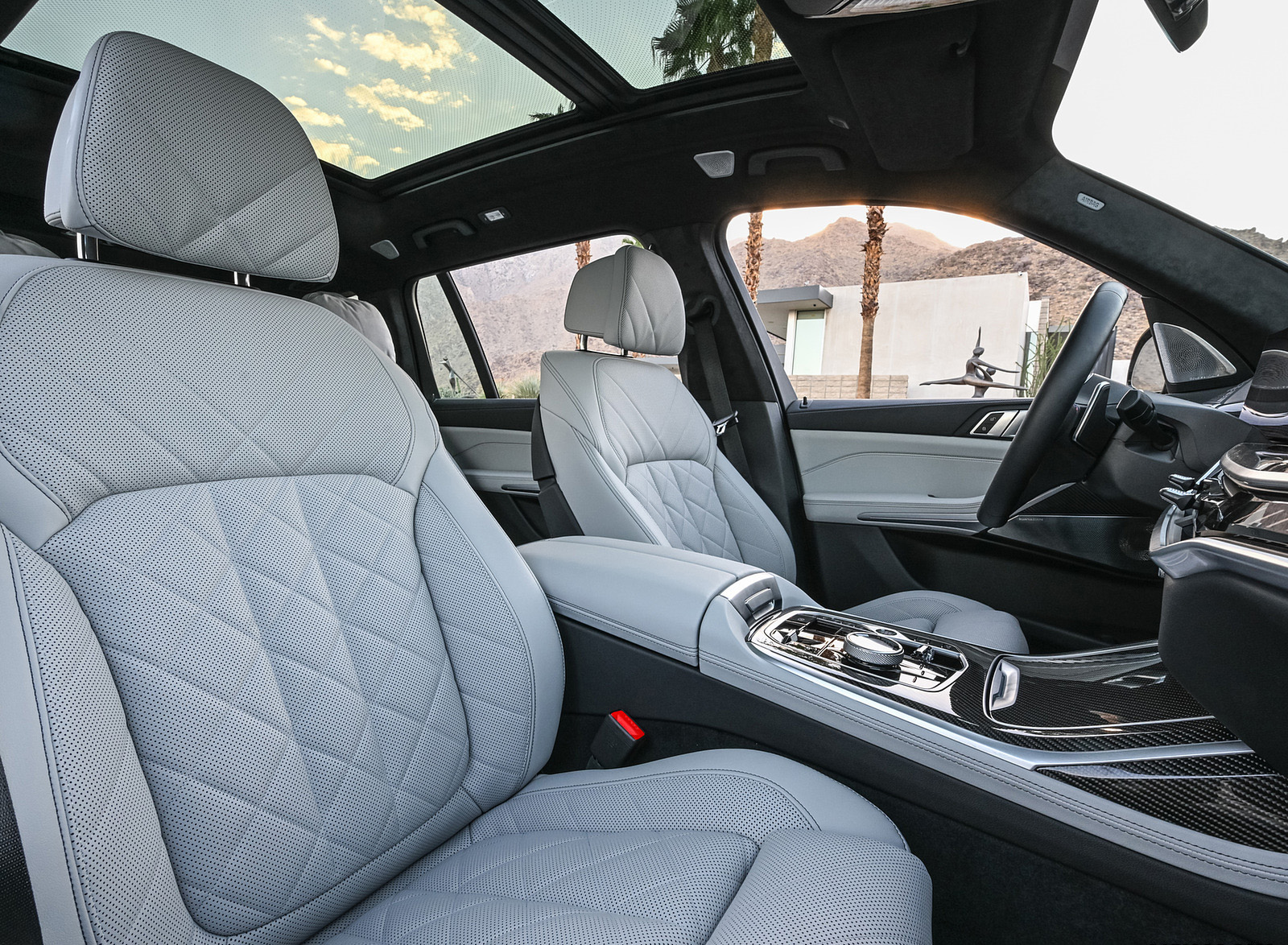 2023 BMW X7 M60i xDrive (Color: Frozen Grey; US-Spec) Interior Front Seats Wallpapers #85 of 254