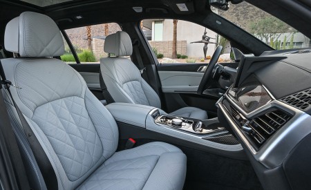 2023 BMW X7 M60i xDrive (Color: Frozen Grey; US-Spec) Interior Front Seats Wallpapers 450x275 (81)