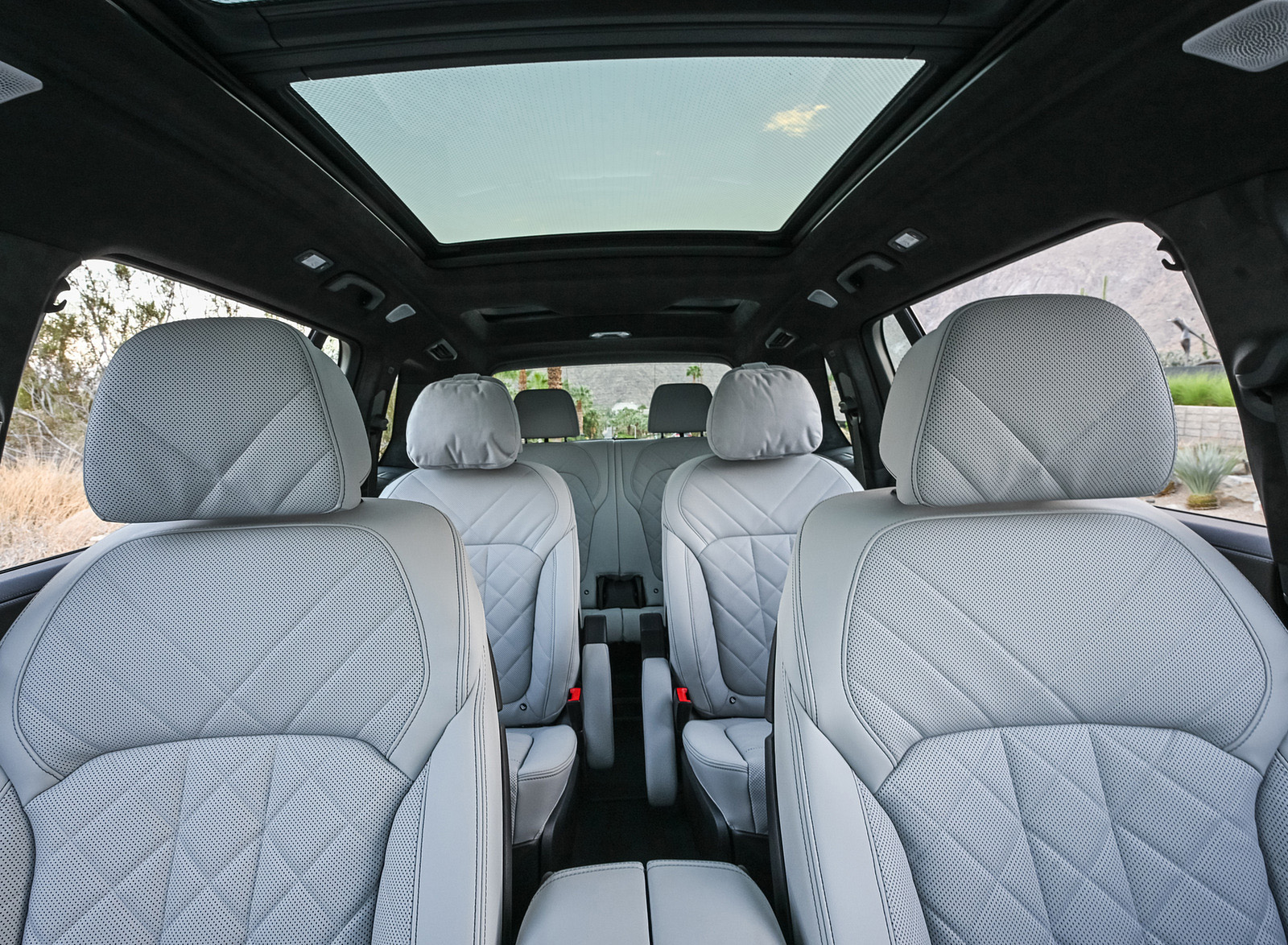 2023 BMW X7 M60i xDrive (Color: Frozen Grey; US-Spec) Interior Seats Wallpapers #87 of 254