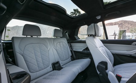 2023 BMW X7 M60i xDrive (Color: Frozen Grey; US-Spec) Interior Third Row Seats Wallpapers 450x275 (88)