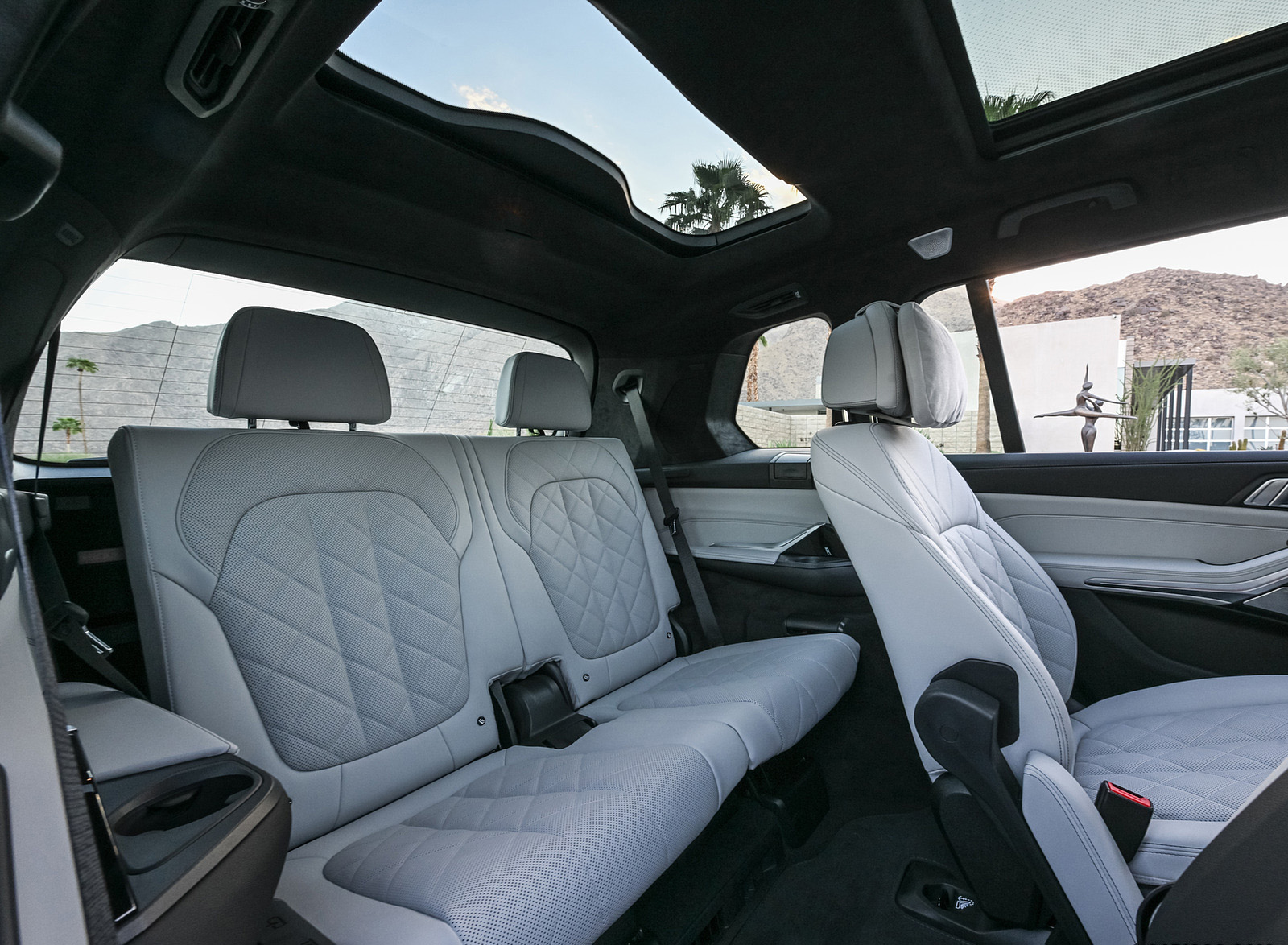 2023 BMW X7 M60i xDrive (Color: Frozen Grey; US-Spec) Interior Third Row Seats Wallpapers #88 of 254