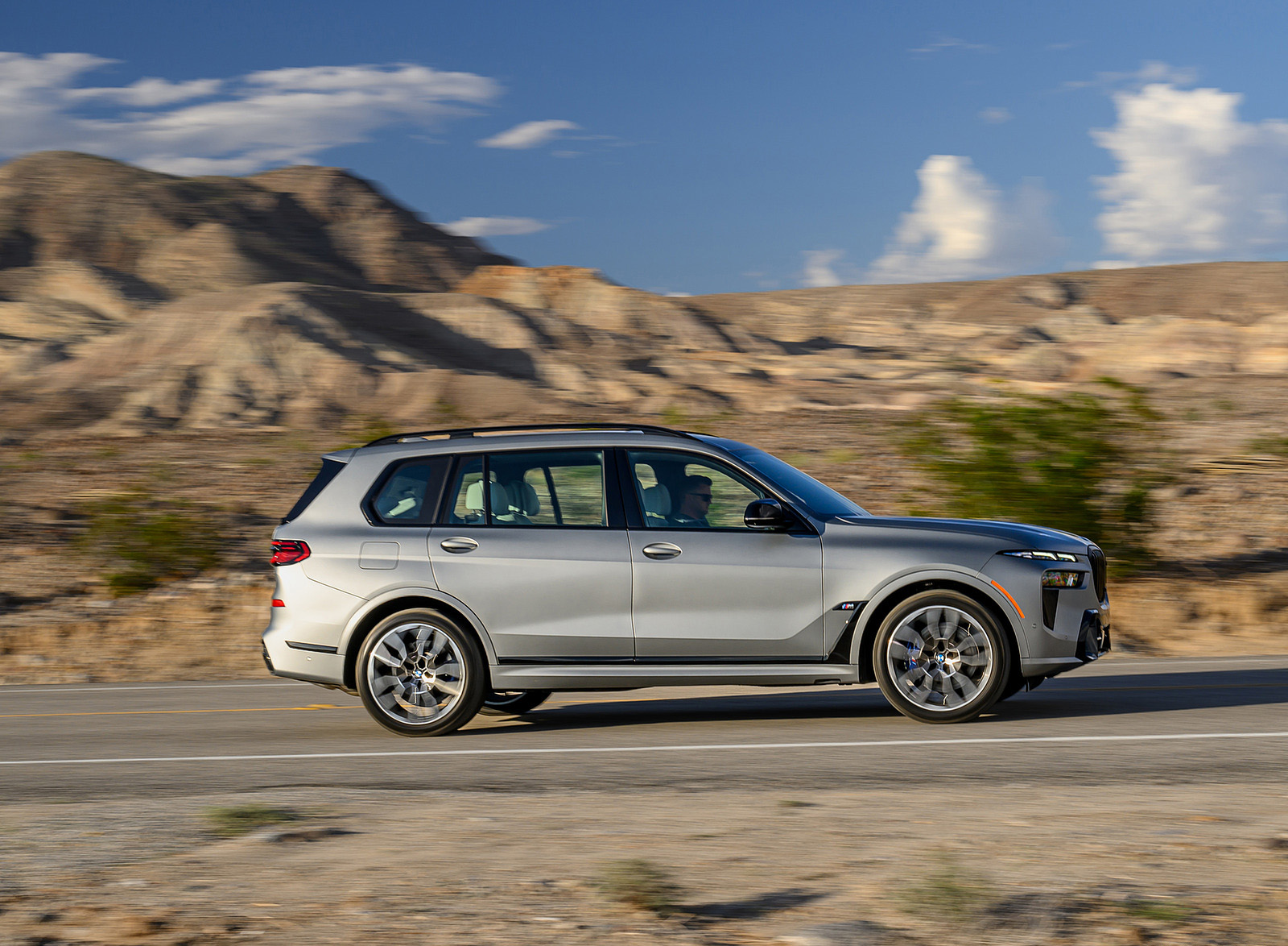 2023 BMW X7 M60i xDrive (Color: Frozen Grey; US-Spec) Side Wallpapers #42 of 254