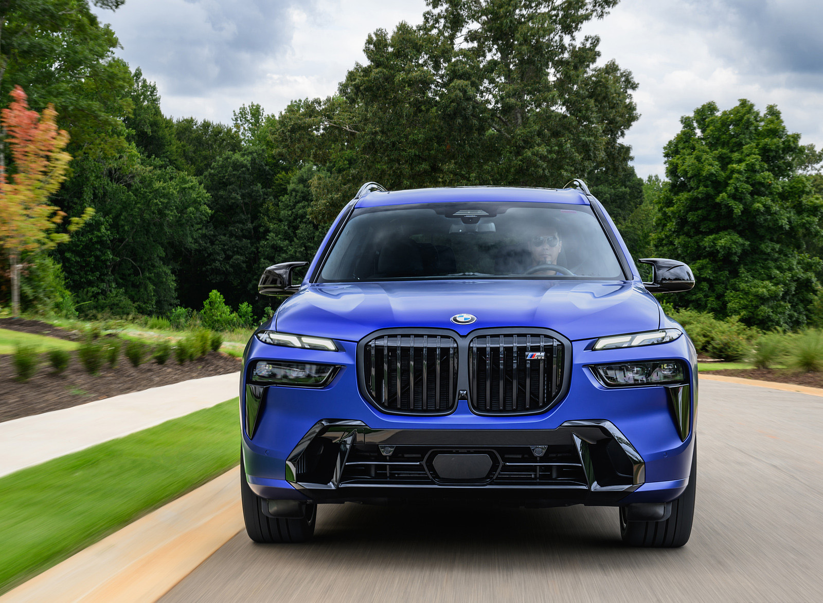 2023 BMW X7 M60i xDrive (Color: Frozen Marina Bay Blue; US-Spec) Front Wallpapers #217 of 254