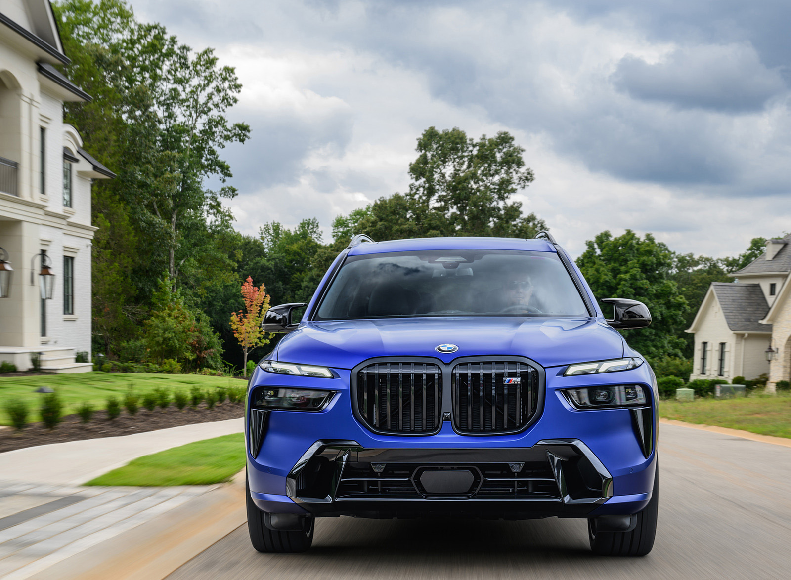2023 BMW X7 M60i xDrive (Color: Frozen Marina Bay Blue; US-Spec) Front Wallpapers #218 of 254