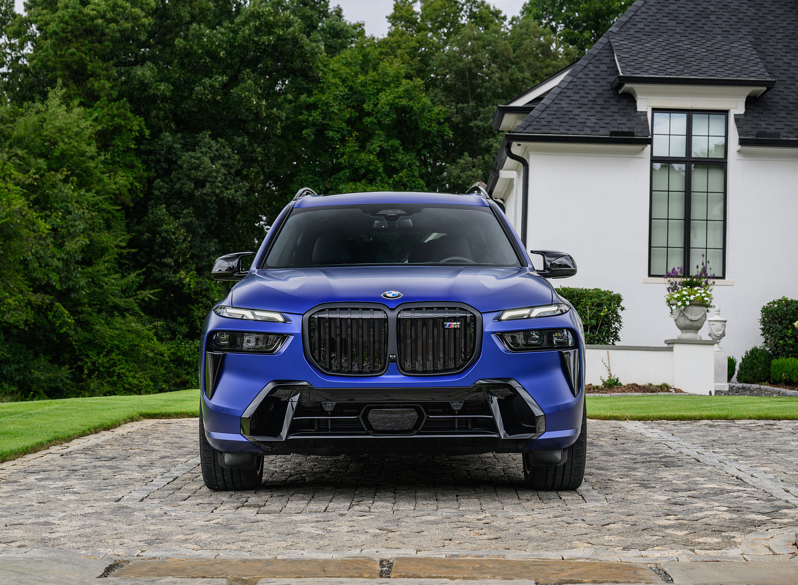 2023 BMW X7 M60i xDrive (Color: Frozen Marina Bay Blue; US-Spec) Front Wallpapers #232 of 254