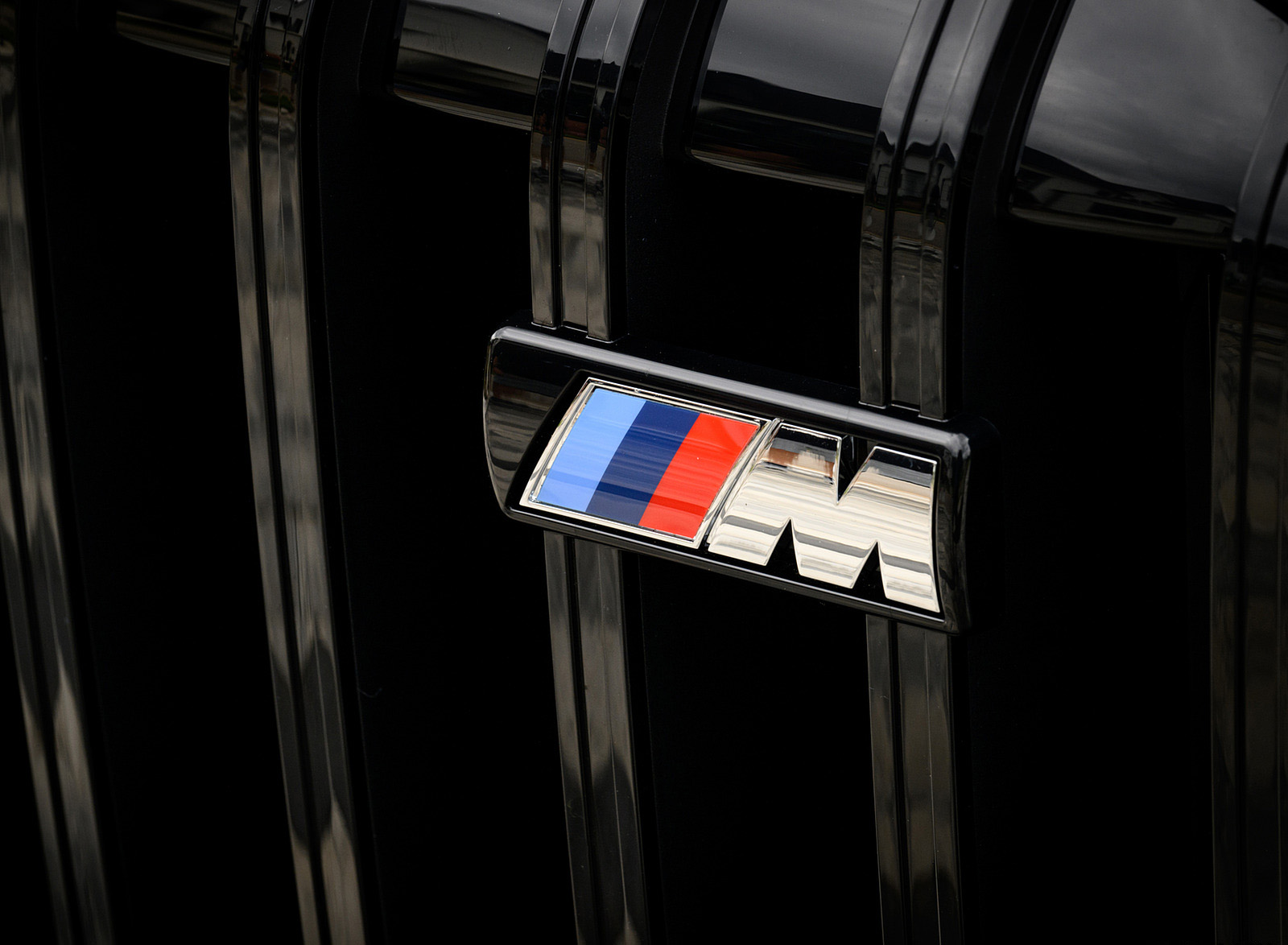2023 BMW X7 M60i xDrive (Color: Frozen Marina Bay Blue; US-Spec) Grille Wallpapers #238 of 254