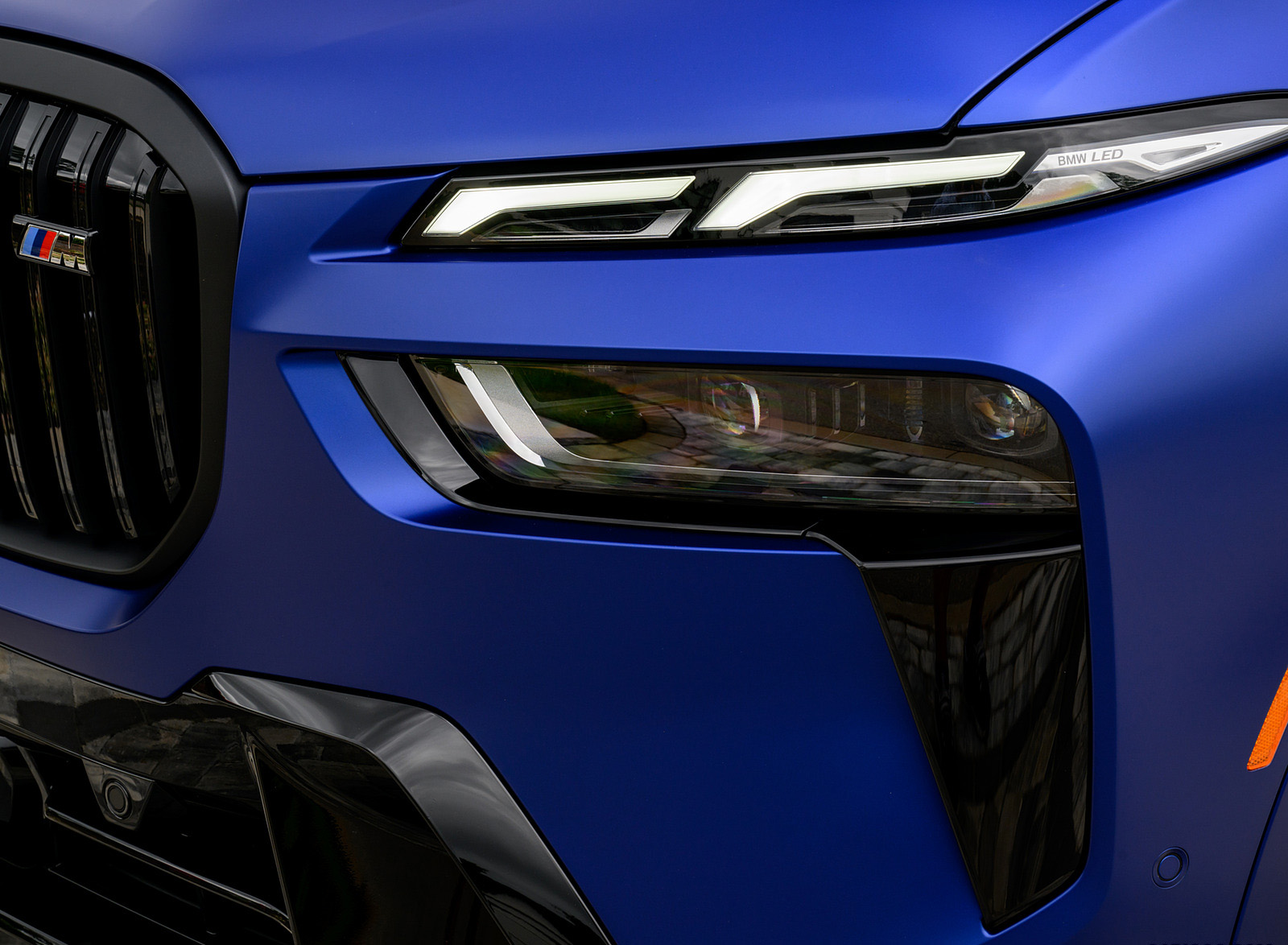 2023 BMW X7 M60i xDrive (Color: Frozen Marina Bay Blue; US-Spec) Headlight Wallpapers #237 of 254