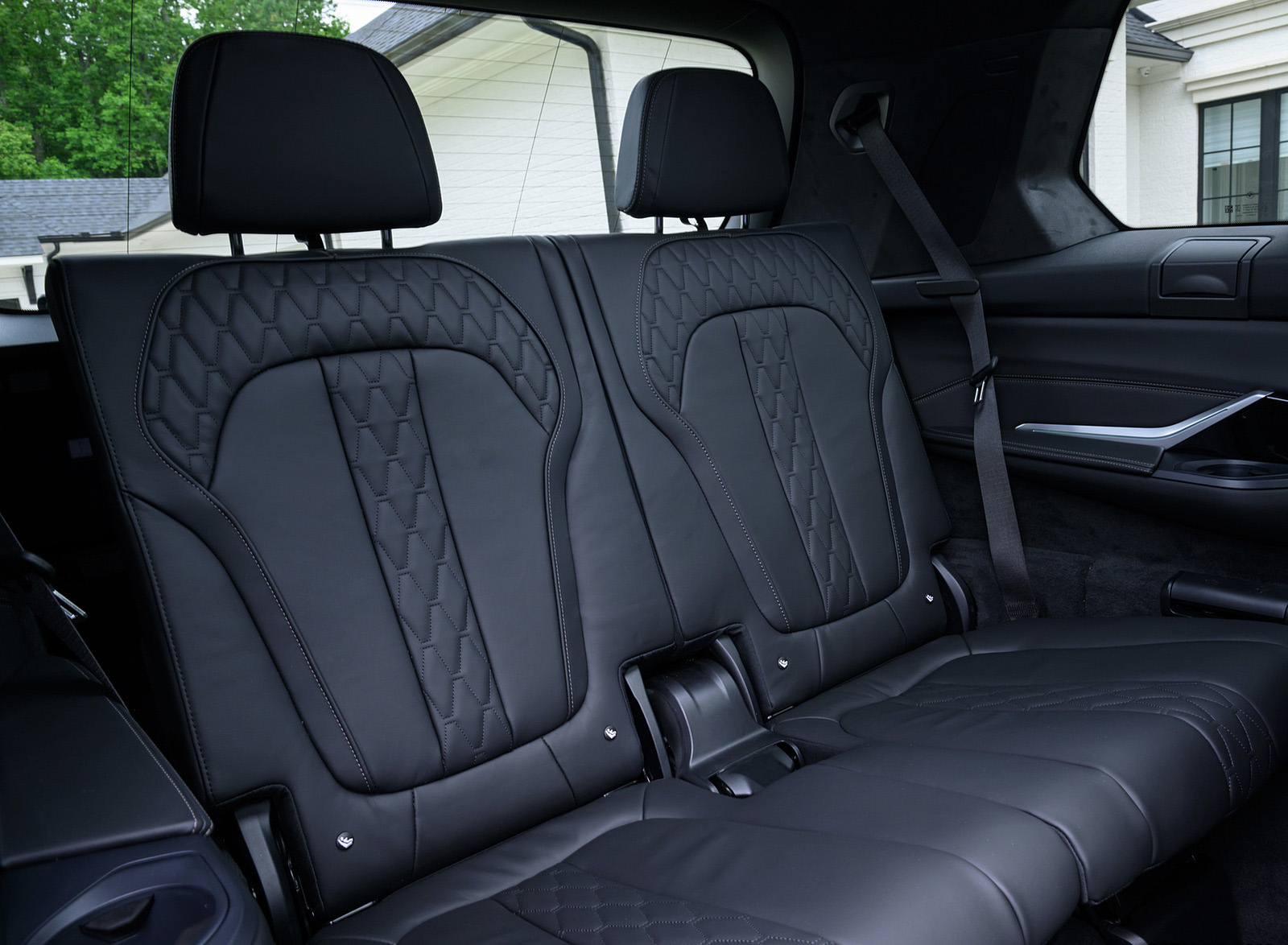 2023 BMW X7 M60i xDrive (Color: Frozen Marina Bay Blue; US-Spec) Interior Third Row Seats Wallpapers #250 of 254