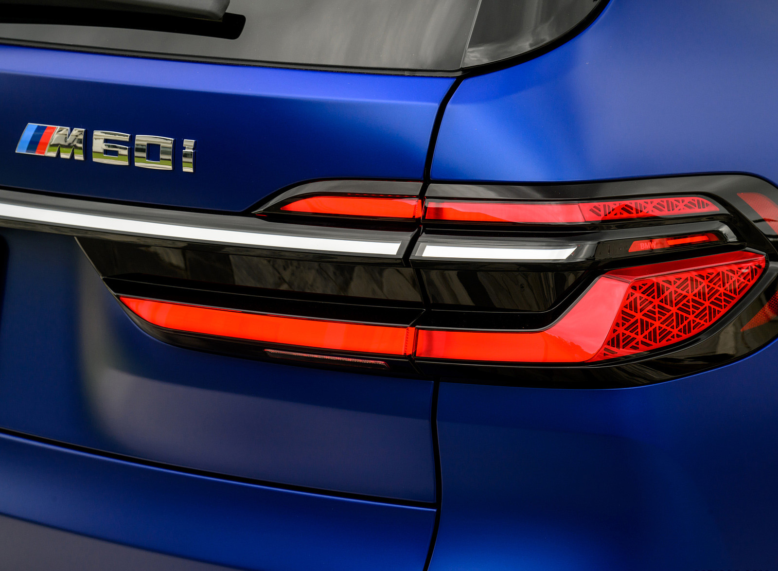 2023 BMW X7 M60i xDrive (Color: Frozen Marina Bay Blue; US-Spec) Tail Light Wallpapers #241 of 254