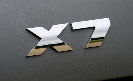 2023 BMW X7 M60i xDrive (Color: Frozen Pure Grey Metallic; US-Spec) Badge Wallpapers 450x275 (179)