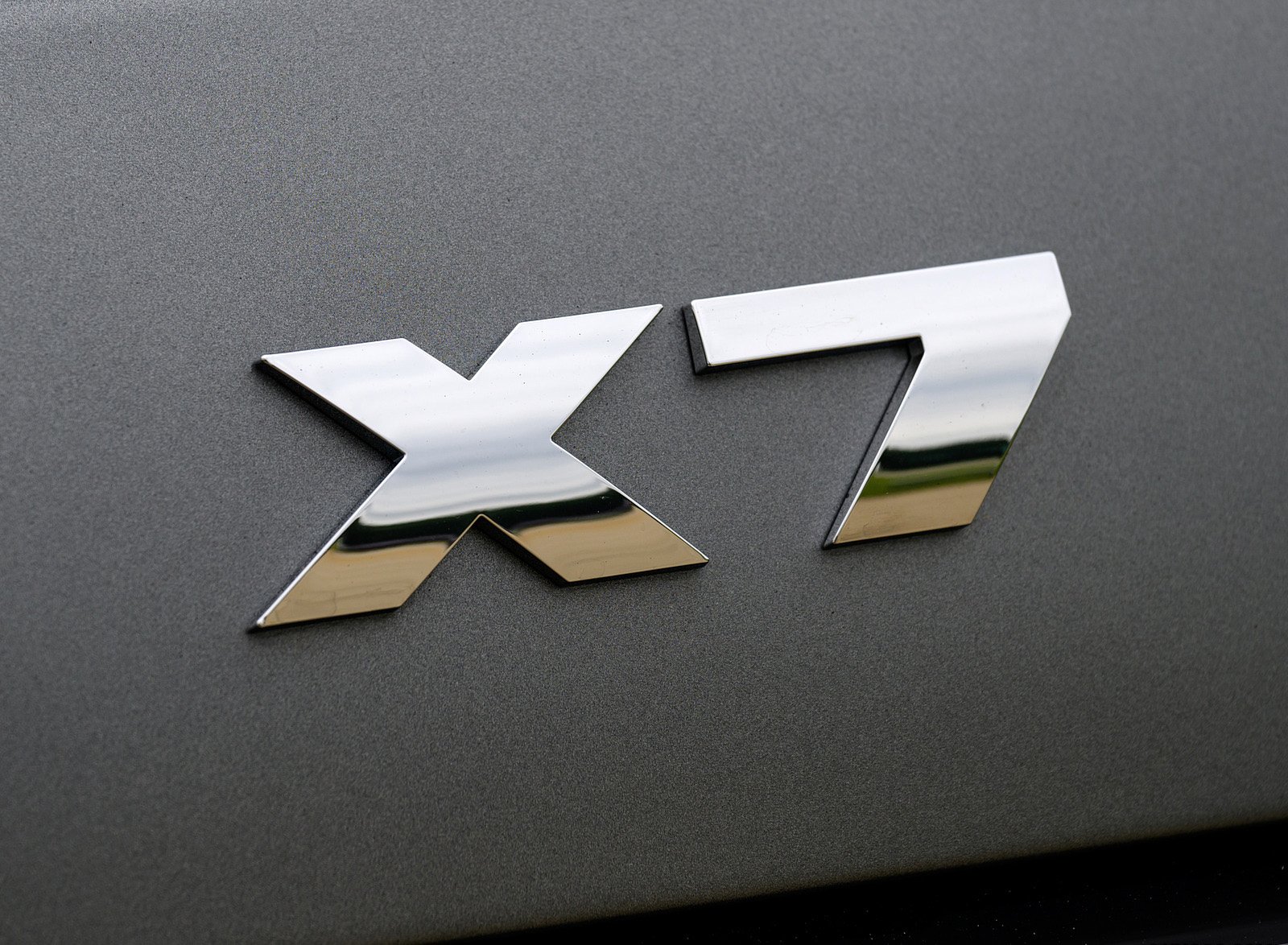 2023 BMW X7 M60i xDrive (Color: Frozen Pure Grey Metallic; US-Spec) Badge Wallpapers #179 of 254
