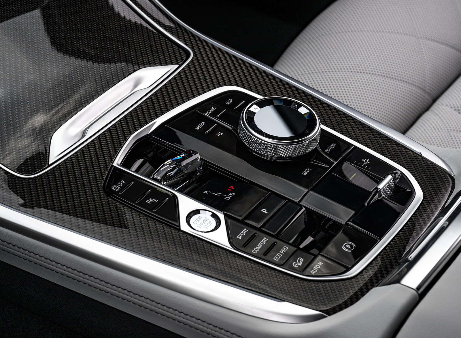 2023 BMW X7 M60i xDrive (Color: Frozen Pure Grey Metallic; US-Spec) Central Console Wallpapers #189 of 254