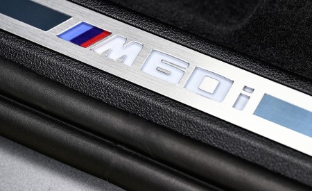 2023 BMW X7 M60i xDrive (Color: Frozen Pure Grey Metallic; US-Spec) Door Sill Wallpapers 450x275 (181)