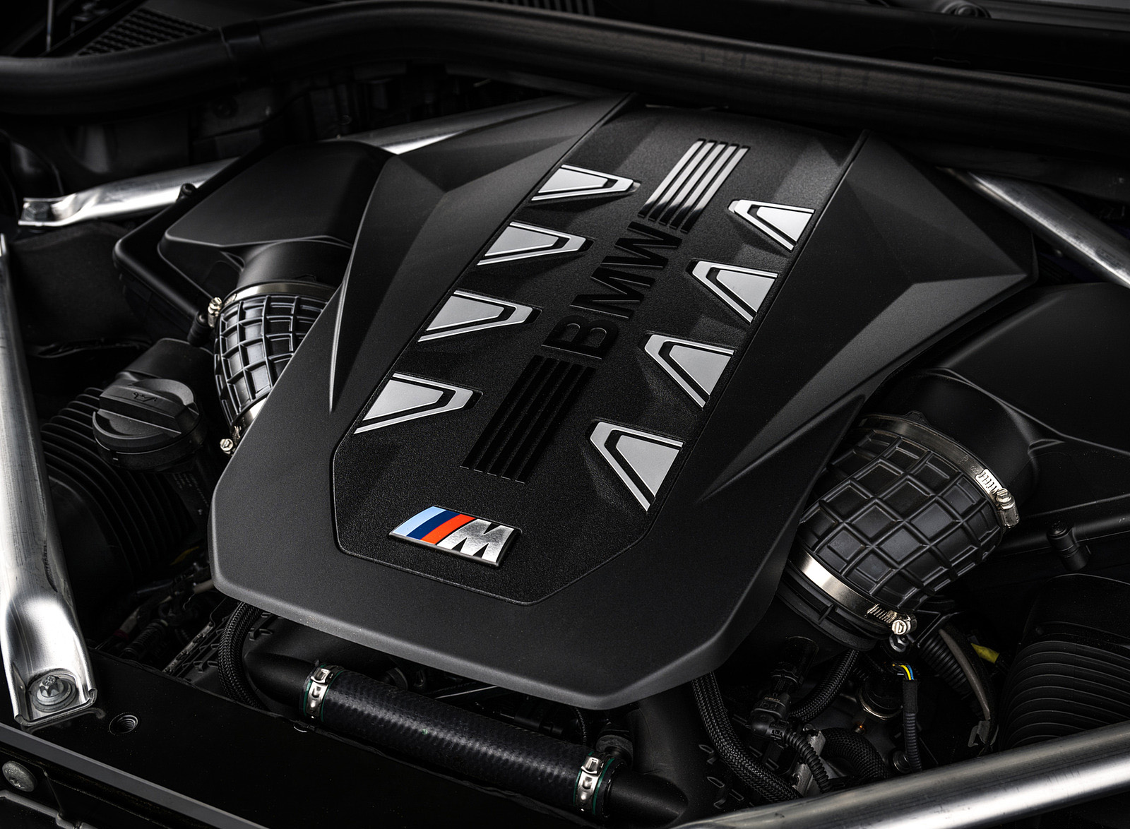 2023 BMW X7 M60i xDrive (Color: Frozen Pure Grey Metallic; US-Spec) Engine Wallpapers #180 of 254