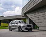 2023 BMW X7 M60i xDrive (Color: Frozen Pure Grey Metallic; US-Spec) Front Three-Quarter Wallpapers 150x120