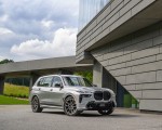 2023 BMW X7 M60i xDrive (Color: Frozen Pure Grey Metallic; US-Spec) Front Three-Quarter Wallpapers 150x120