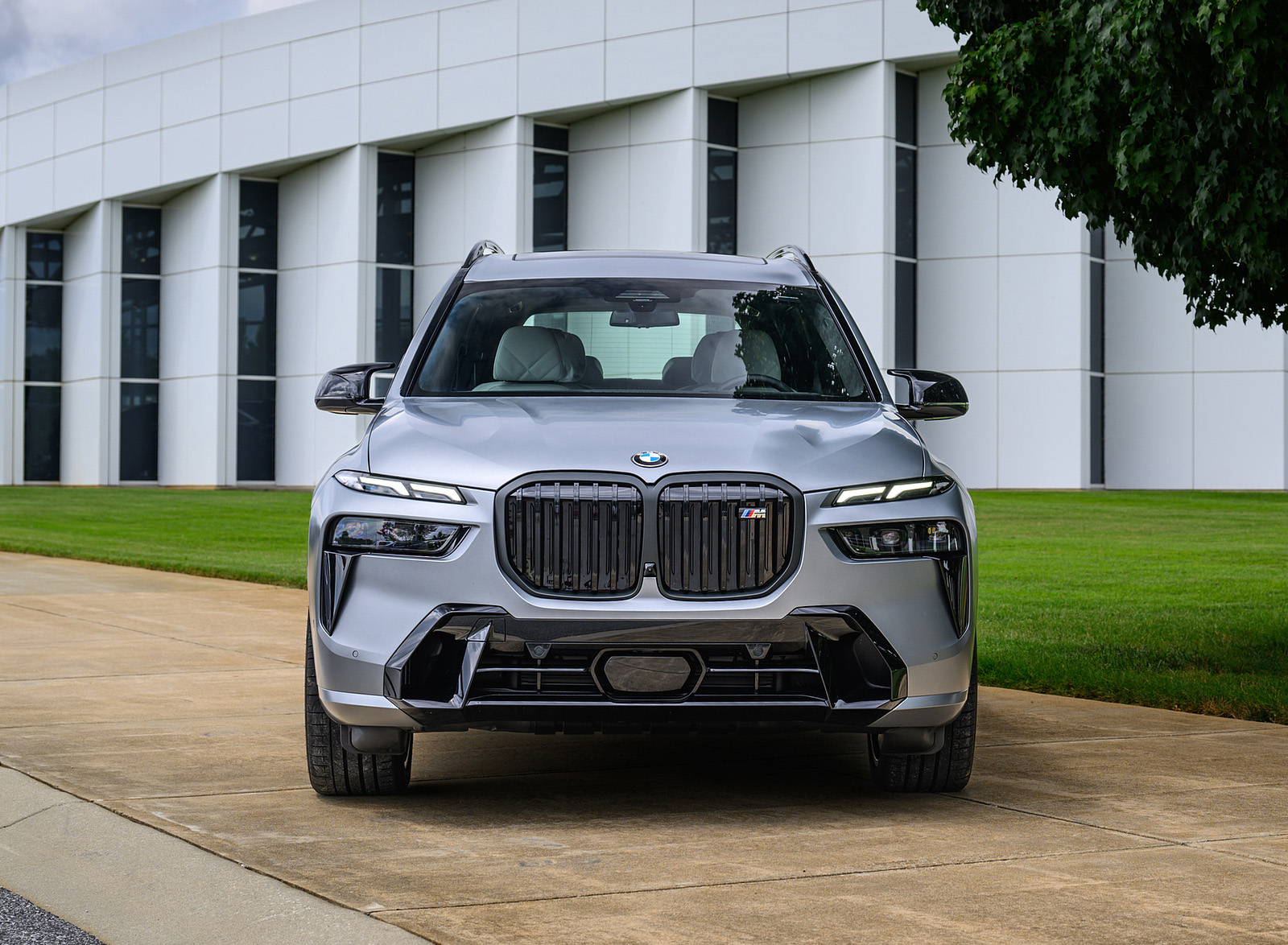 2023 BMW X7 M60i xDrive (Color: Frozen Pure Grey Metallic; US-Spec) Front Wallpapers #172 of 254