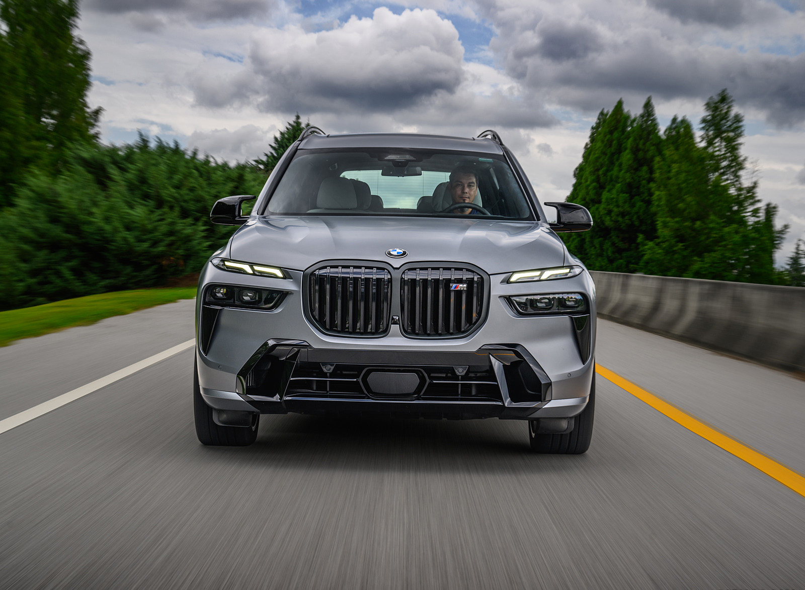2023 BMW X7 M60i xDrive (Color: Frozen Pure Grey Metallic; US-Spec) Front Wallpapers #139 of 254