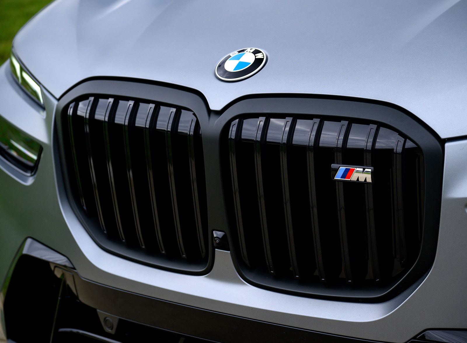 2023 BMW X7 M60i xDrive (Color: Frozen Pure Grey Metallic; US-Spec) Grille Wallpapers #174 of 254