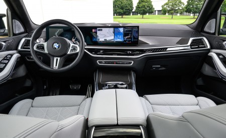 2023 BMW X7 M60i xDrive (Color: Frozen Pure Grey Metallic; US-Spec) Interior Cockpit Wallpapers 450x275 (186)