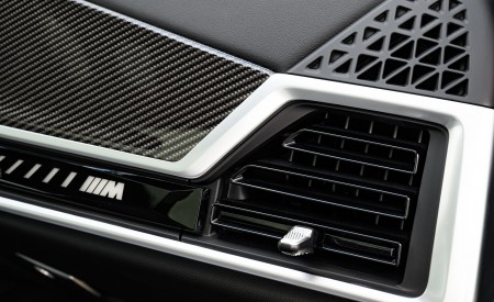 2023 BMW X7 M60i xDrive (Color: Frozen Pure Grey Metallic; US-Spec) Interior Detail Wallpapers 450x275 (182)
