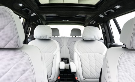 2023 BMW X7 M60i xDrive (Color: Frozen Pure Grey Metallic; US-Spec) Interior Seats Wallpapers 450x275 (193)