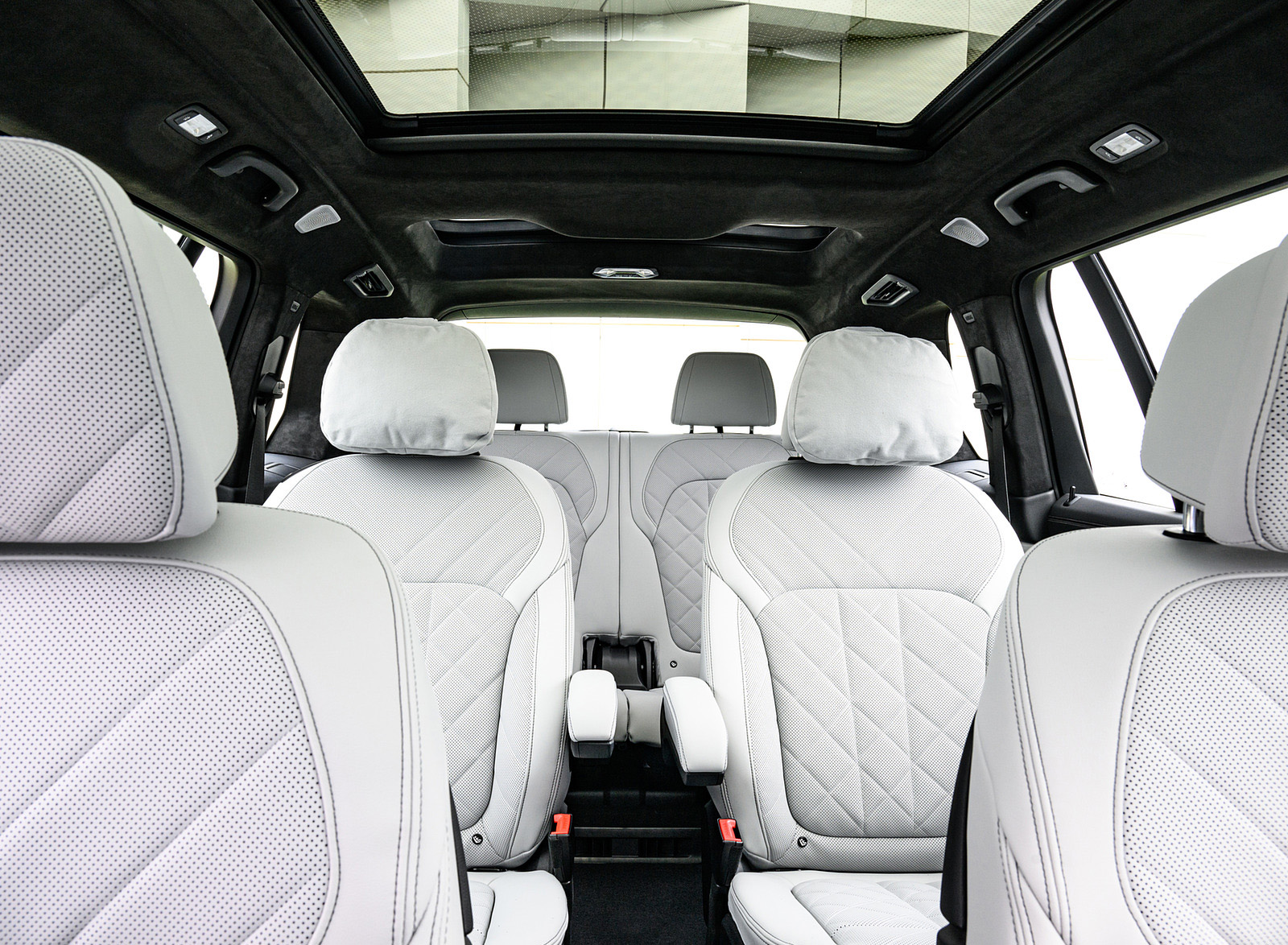 2023 BMW X7 M60i xDrive (Color: Frozen Pure Grey Metallic; US-Spec) Interior Seats Wallpapers #193 of 254