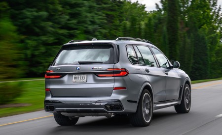 2023 BMW X7 M60i xDrive (Color: Frozen Pure Grey Metallic; US-Spec) Rear Three-Quarter Wallpapers 450x275 (140)