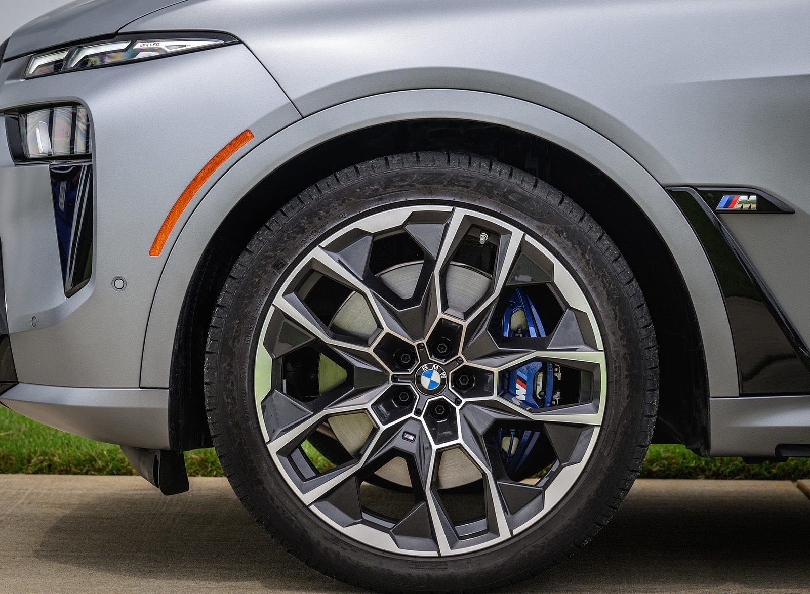2023 BMW X7 M60i xDrive (Color: Frozen Pure Grey Metallic; US-Spec) Wheel Wallpapers #176 of 254