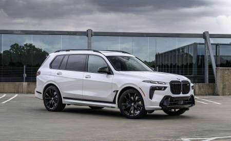2023 BMW X7 M60i xDrive (Color: Mineral White; US-Spec) Front Three-Quarter Wallpapers 450x275 (118)