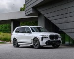 2023 BMW X7 M60i xDrive (Color: Mineral White; US-Spec) Front Three-Quarter Wallpapers 150x120