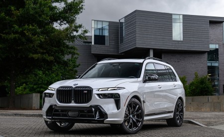 2023 BMW X7 M60i xDrive (Color: Mineral White; US-Spec) Front Three-Quarter Wallpapers 450x275 (119)