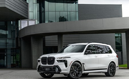 2023 BMW X7 M60i xDrive (Color: Mineral White; US-Spec) Front Three-Quarter Wallpapers 450x275 (113)