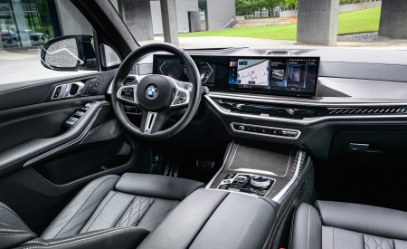 2023 BMW X7 M60i xDrive (Color: Mineral White; US-Spec) Interior Cockpit Wallpapers 450x275 (130)