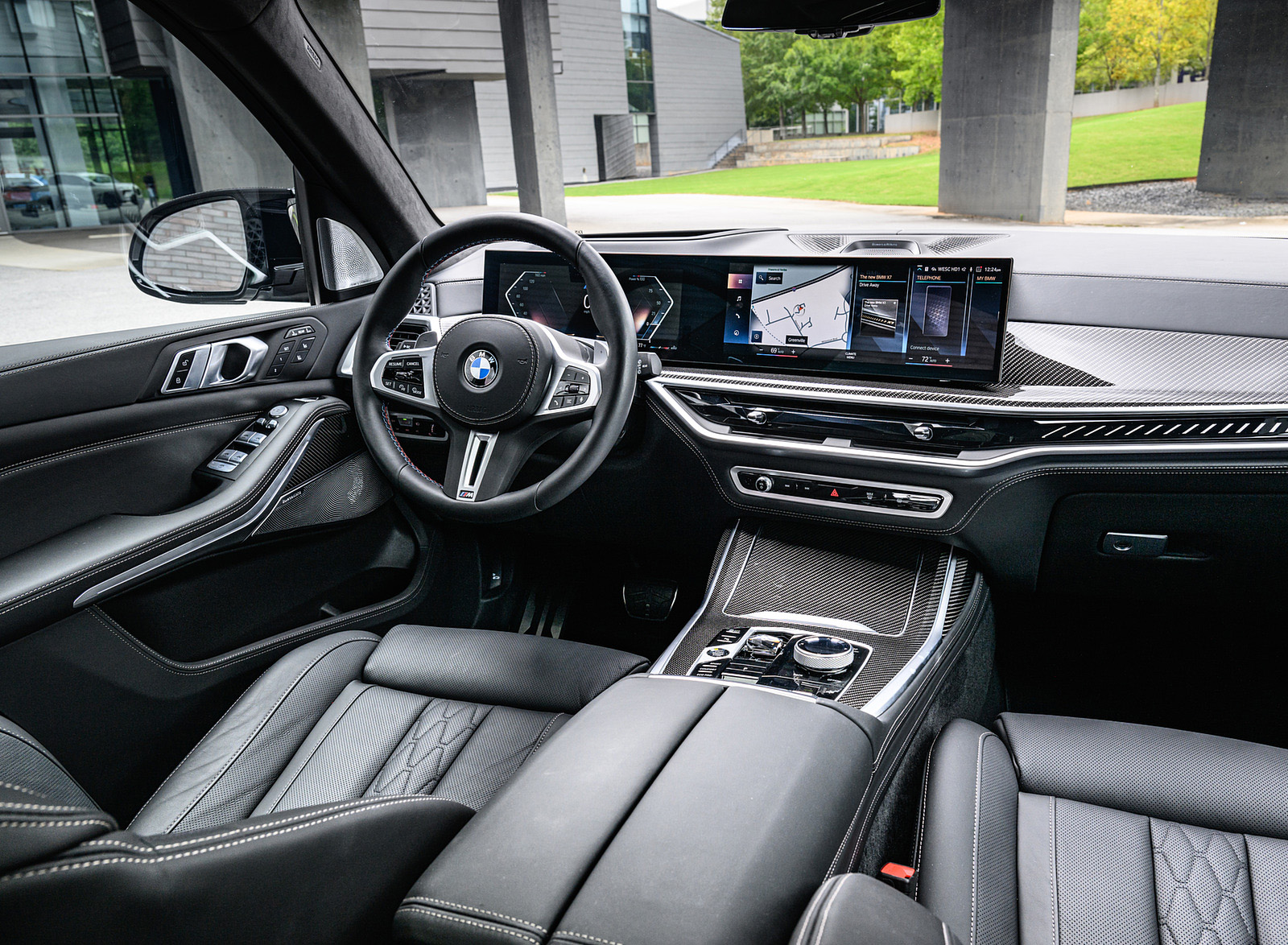 2023 BMW X7 M60i xDrive (Color: Mineral White; US-Spec) Interior Cockpit Wallpapers #130 of 254